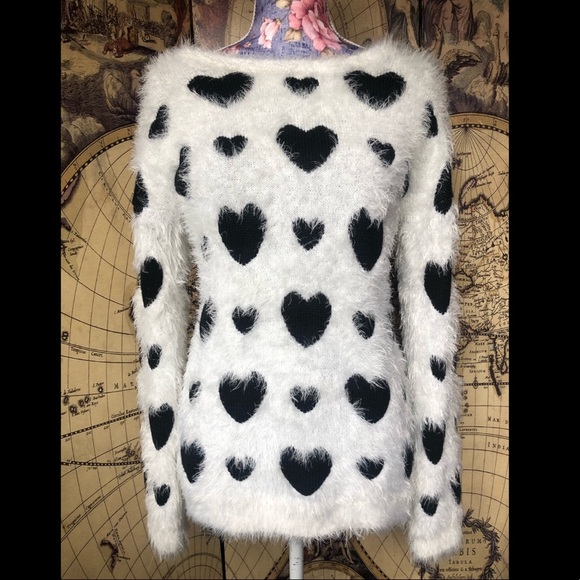 Robbi and Nikki eyelash textured stretchy heart sweater. Size XS - Picture 3 of 8